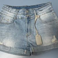 Jeans corti con charm tg. L Love Pin