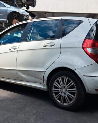 MERCEDES CLASSE A 160 DEL 2010 SOLO PER RICAMBI