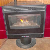 STUFA A PELLET TIPO CAMINETTO