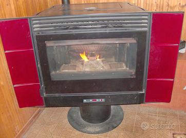 STUFA A PELLET TIPO CAMINETTO