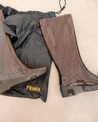 STIVALI NUOVI E MAI INDOSSATI  FENDI