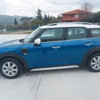 Mini Countryman D F60 con gancia di traino