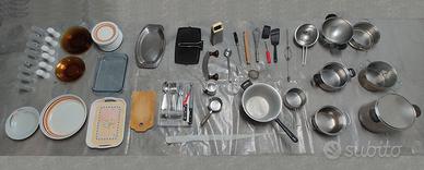 Set piatti, posate e stoviglie (circa 80 pezzi)