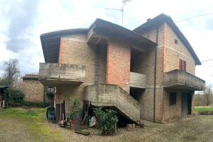 Casa indipendente con terreno