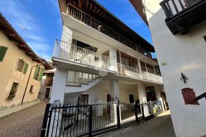 CASA SEMINDIPENDENTE A CASTELLAMONTE