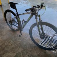 Bicicletta mtb scott
