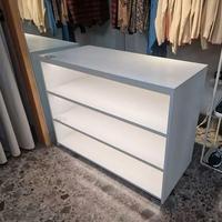 Mobile bianco con LED – moderno ed elegante