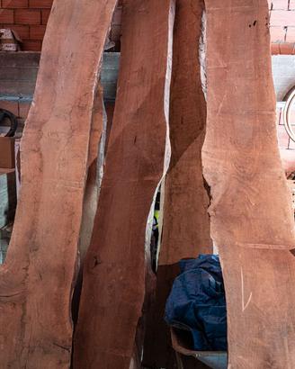 Tavoloni di legno di noce