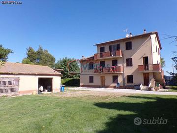 Soluzione immobiliare TRE appartamenti e annessi