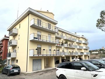 Appartamento ampia metratura, contesto gradevole