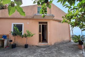 Casa vista mare in ristrutturazione con terreno