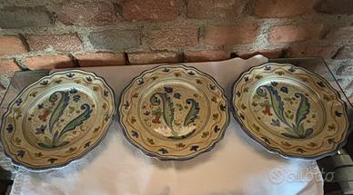 Piatti da appendere di maiolica de ruta