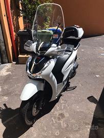 Honda SH 150 - scooter 150 sport bianco 2022