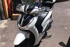 Honda SH 150 - scooter 150 sport bianco 2022