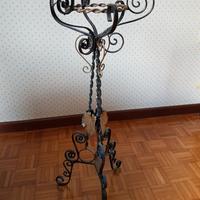 Portavaso in ferro battuto lavorato a mano – 50€