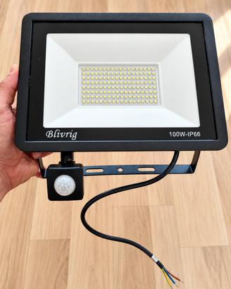 Faro LED Esterno 100W IP66 con Sensore PIR