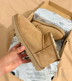 Stivaletti UGG Mini da donna Castagna EU 38