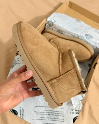 Stivaletti UGG Mini da donna Castagna EU 38
