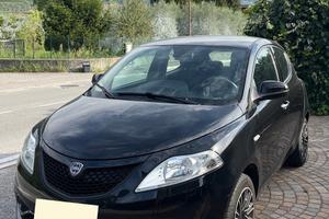 Lancia Ypsilon versione gold
