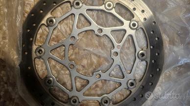 coppia dischi anteriore Triumph Daytona 675 
