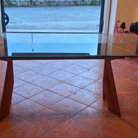 Scrivania di cristallo con base in legno