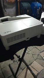 videoproiettore nec 
