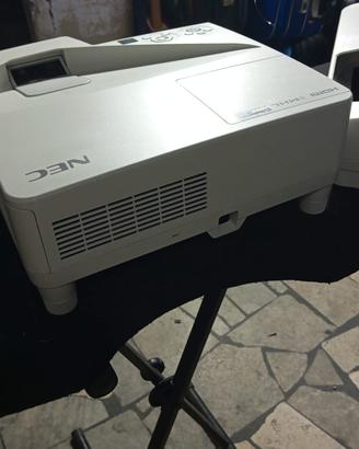videoproiettore nec 