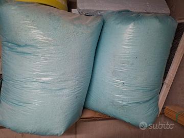 Perle polistirolo in sacchi.