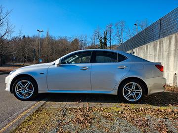 Lexus IS 220d