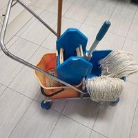 carrello per pulizie
