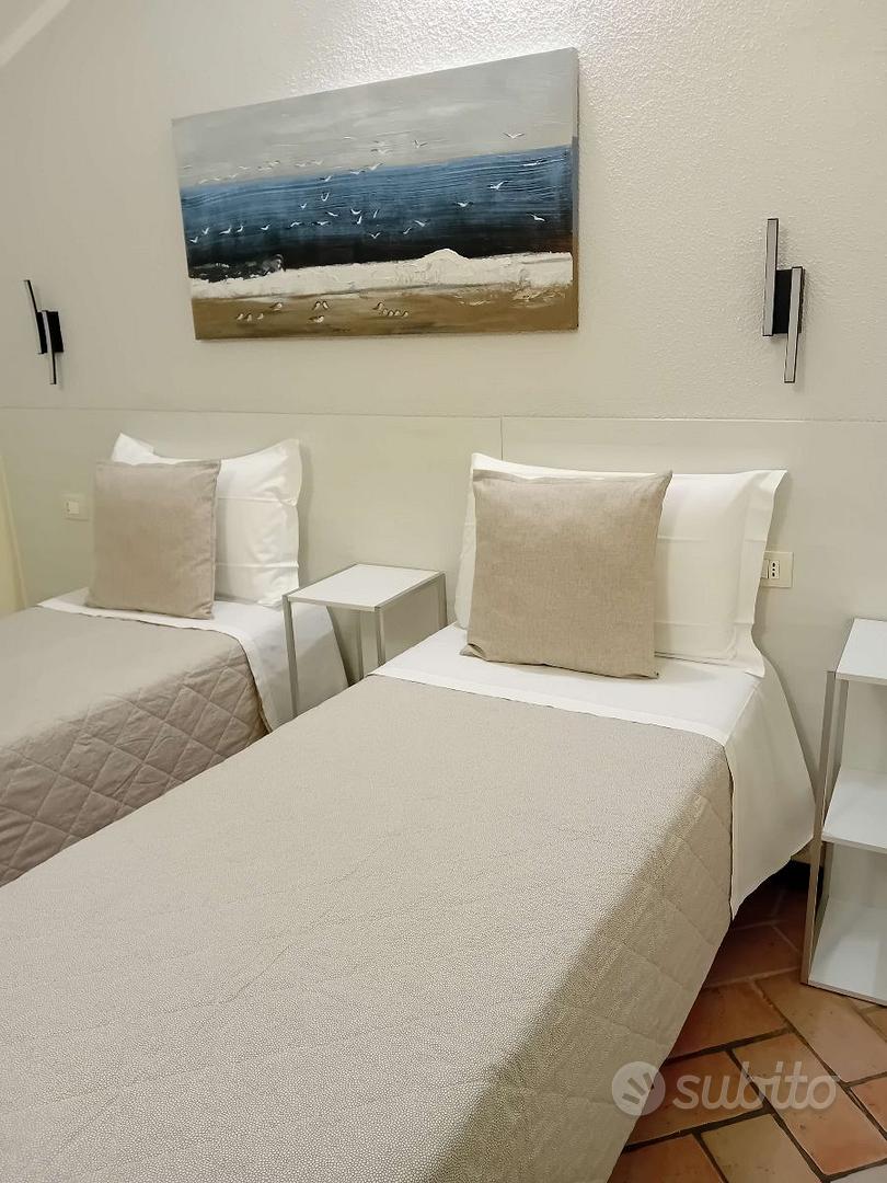 Arredo completo per hotel 8 camere - Attrezzature di lavoro In vendita ...