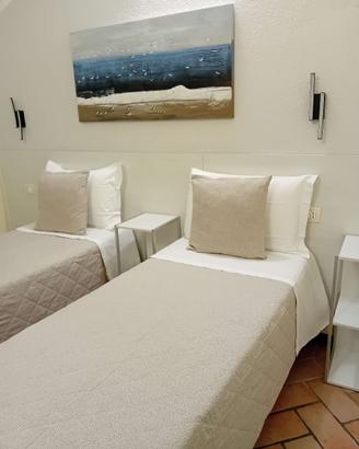 Arredo completo per hotel 8 camere