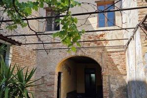 Rustico / Casale di 1331 m² con più di 5 locali e 