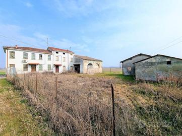 CASA DI CORTE A BAGNOLO SAN VITO