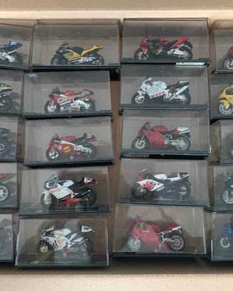 Collezione 42 modellini moto da competizione – DeA