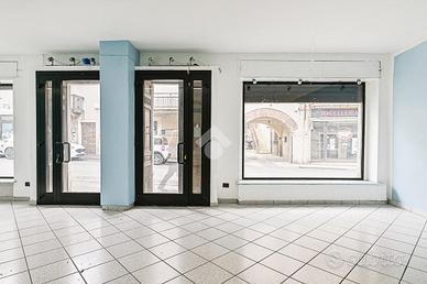 NEGOZIO A MONTEFORTE D'ALPONE