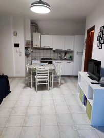 Bilocale con balcone e posto auto