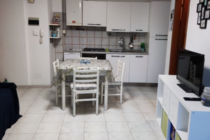 Bilocale con balcone e posto auto