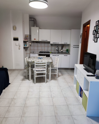 Bilocale con balcone e posto auto