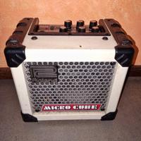 Roland Micro Cube amplificatore per chitarra.