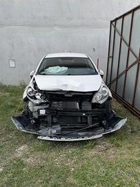 Kia Rio 1.4 CRDI 2016 high tech incidentata