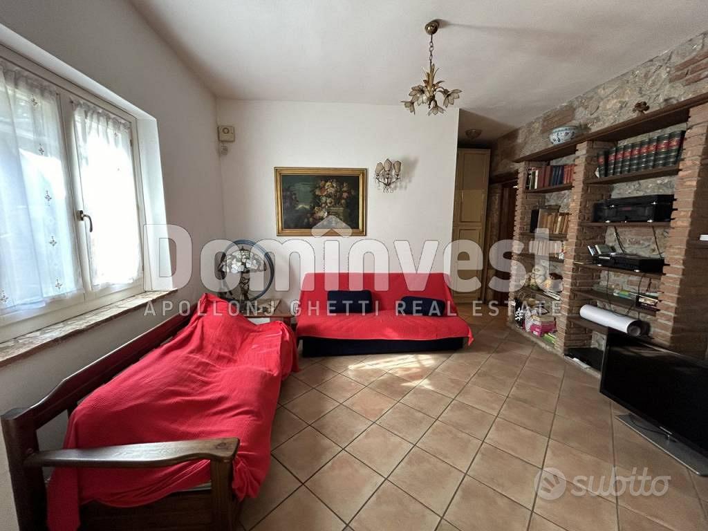 Rustico / Casale di 200 m² con più di 5 locali a C - Vista 5