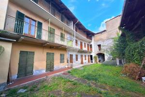 CASA SEMINDIPENDENTE A CARAVINO