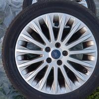 Cerchi Ford con gomme da 17"