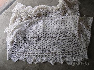 Copritavolo ad uncinetto