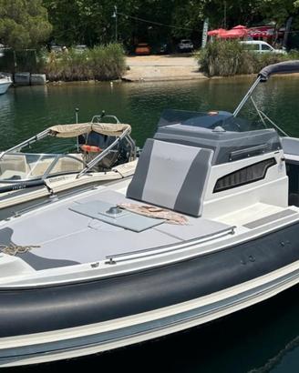Gommone Cabinato Almarine 820 mod.Sundeck