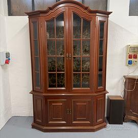 Elegante vegrina in legno massello stile classico