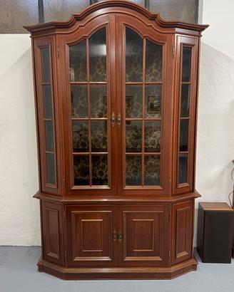 Elegante vegrina in legno massello stile classico