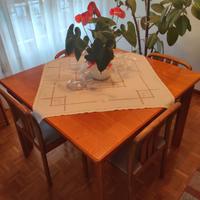 Tavolo in Legno + Sedie
