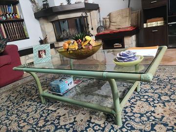 Tavolino da soggiorno in rattan con vetro